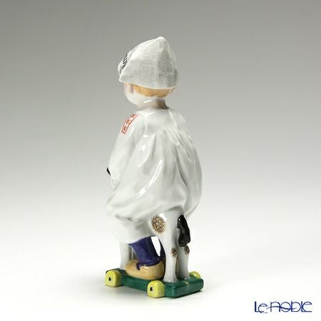 マイセン（Meissen） ヘンチェルの子供シリーズ 900100／73366 カブトを被り木馬にまたがる