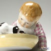 マイセン（Meissen） ヘンチェルの子供シリーズ 900100／73369 ミルクを飲む犬と子供
