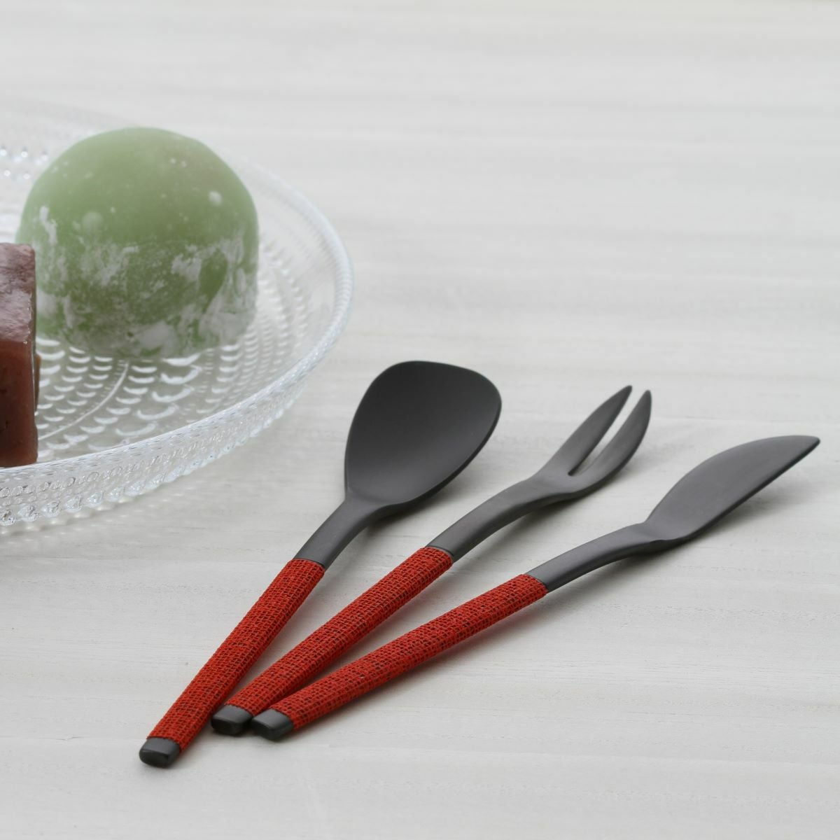サクライ J-Tone 布着せカトラリー 紗綾 漆黒／朱 鶴田一郎デザイン 和菓子ナイフ、スプーン、フォーク 3本セット