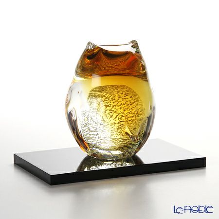 津軽びいどろ 親ふくろう F-62124 アンバー 金 木製台座付 10.5cm