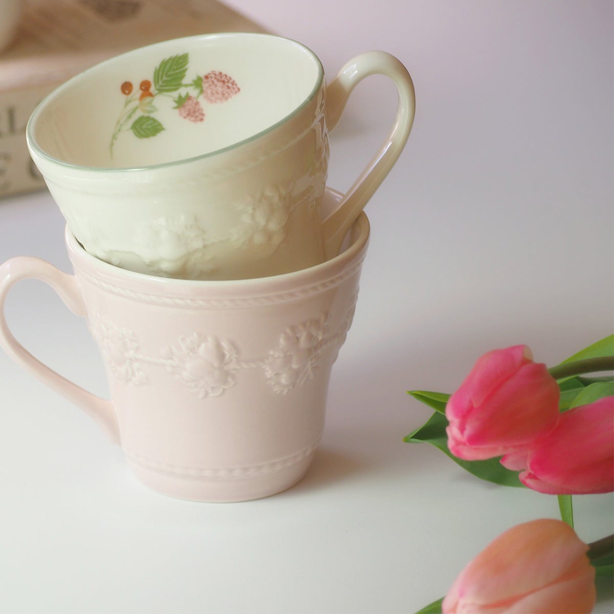 ウェッジウッド（Wedgwood） フェスティビティ マグ 350ml（ラズベリー） ペア