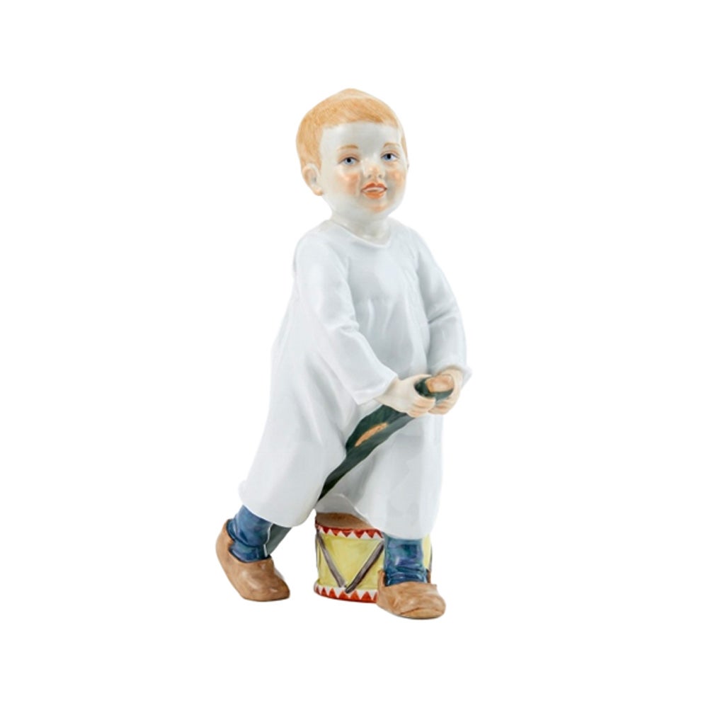 【メーカー取り寄せ商品】マイセン（Meissen） ヘンチェルの子供シリーズ 棒遊びをする子供 18.5cm 73365／900100