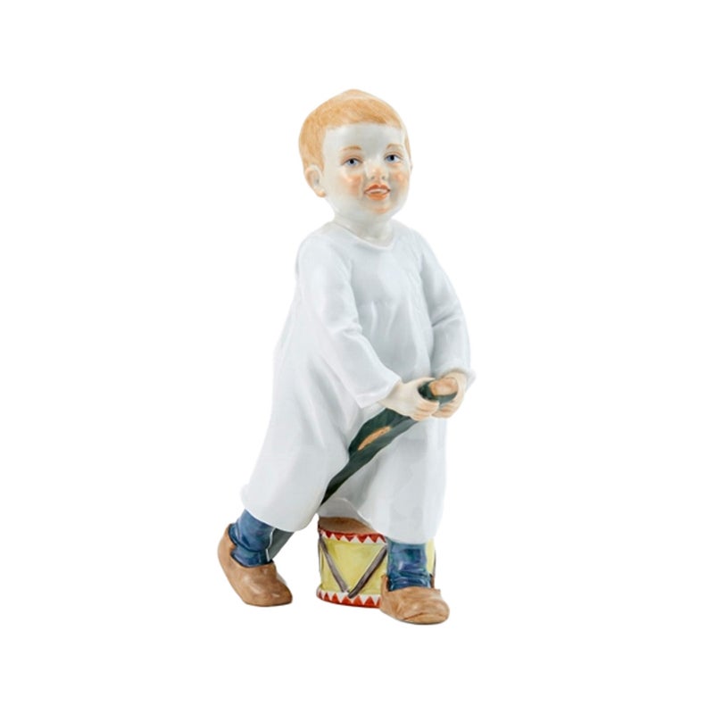 【メーカー取り寄せ商品】マイセン（Meissen） ヘンチェルの子供シリーズ 棒遊びをする子供 18.5cm 73365／900100
